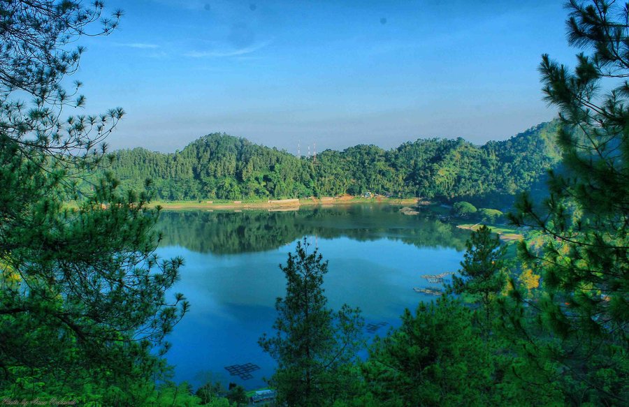 Penginapan Tlogorejo dengan pemandangan Telaga Ngebel Ponorogo yang menenangkan